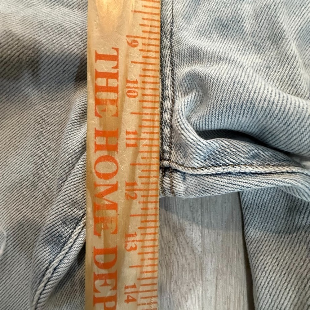American Eagle Jeans Womens 4 Light Wash Mom Jean Distressed High Rise 28x28 - Picture 7 of 8
